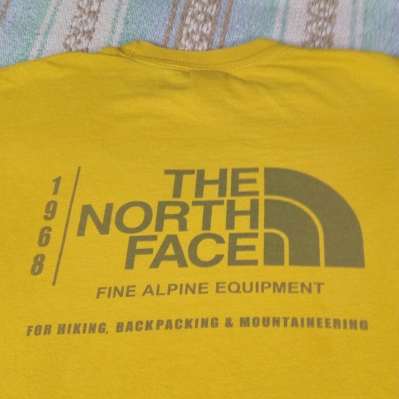 VINTAGE  THE NORTH FACE GRAPHIC TEE SHIRT MENS XL MUSTARD - Picture 11 of 12